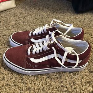 VANS Classic in the color burgundy